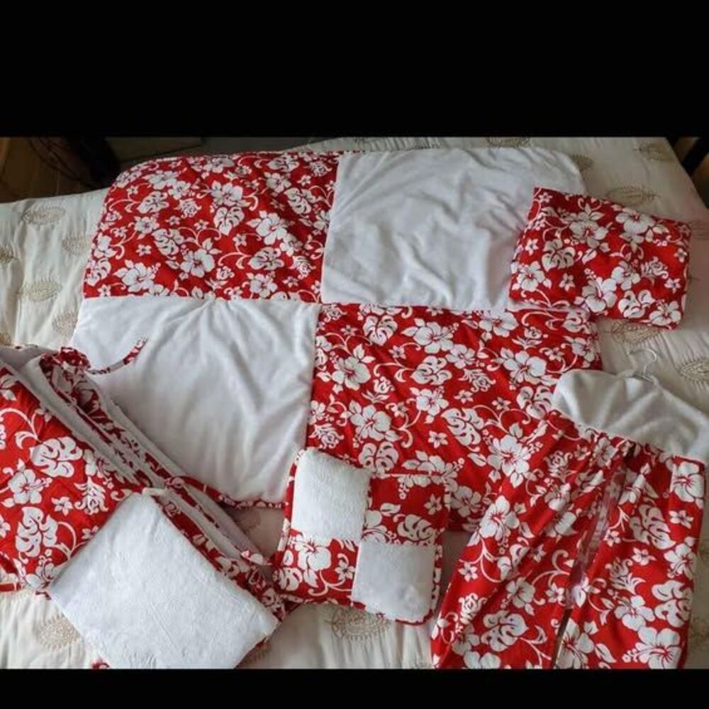 Hibiscus pattern crib set